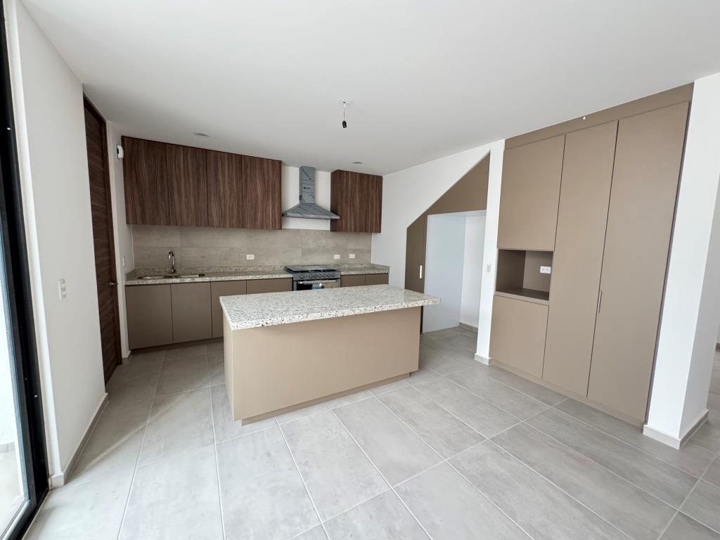 Casa nueva dentro de exclusivo Fracc. Residencial