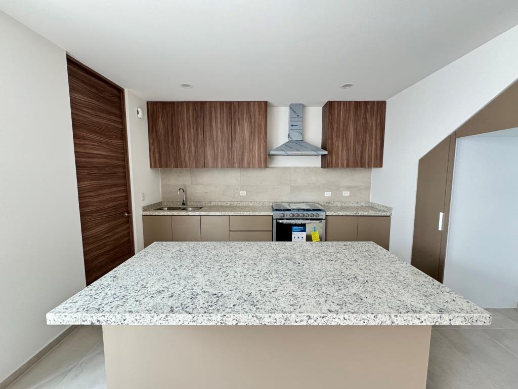 Casa nueva dentro de exclusivo Fracc. Residencial
