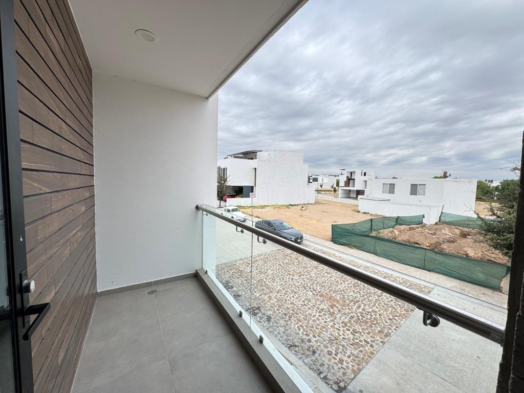 Casa nueva dentro de exclusivo Fracc. Residencial