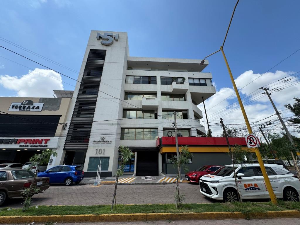 Oficinas ejecutivas sobre Av Universidad