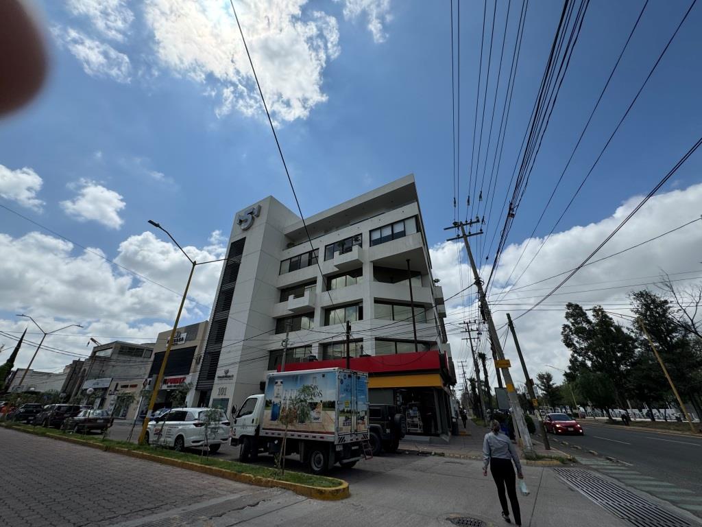 Oficinas ejecutivas sobre Av Universidad