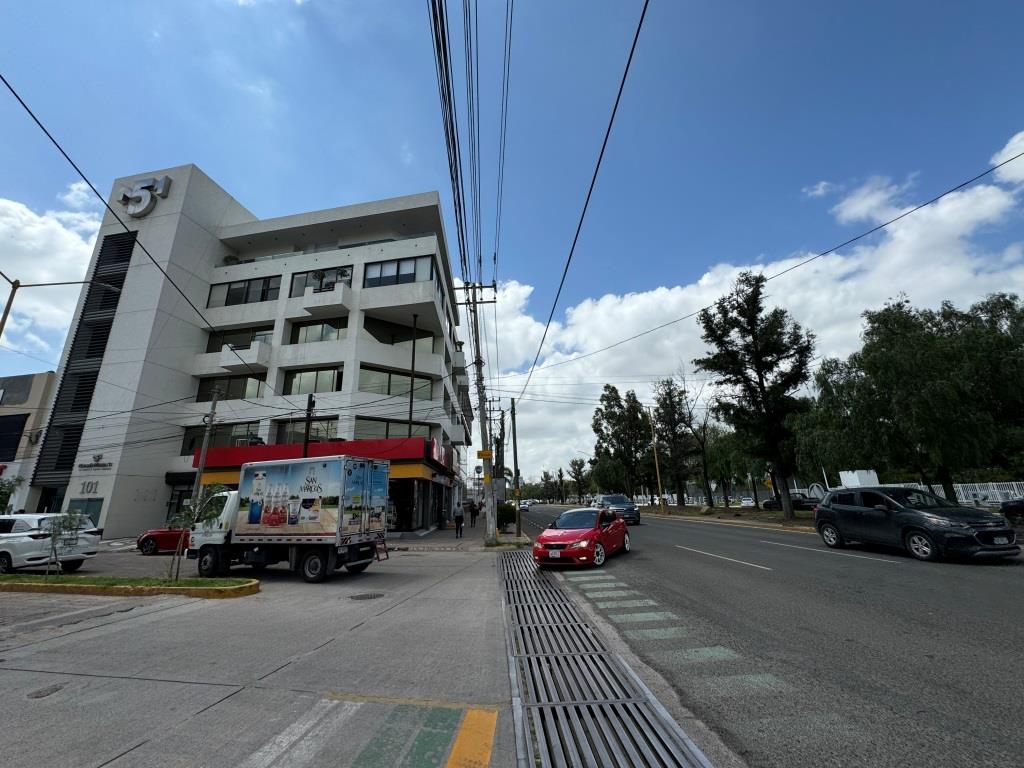 Oficinas ejecutivas sobre Av Universidad