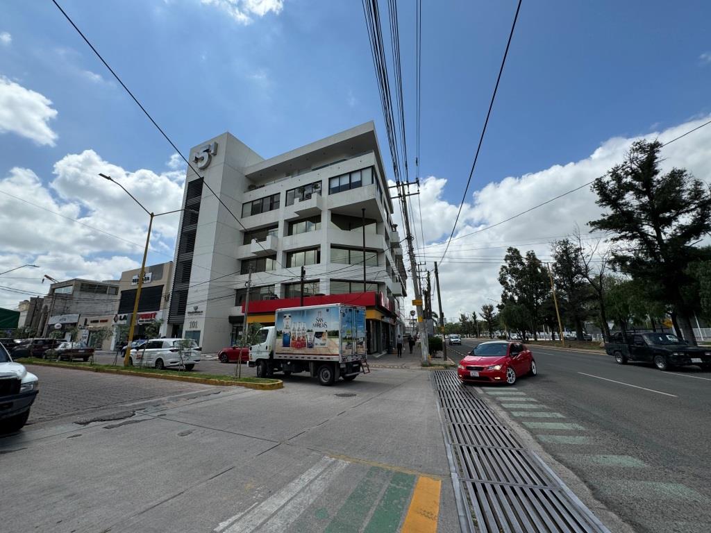 Oficinas ejecutivas sobre Av Universidad