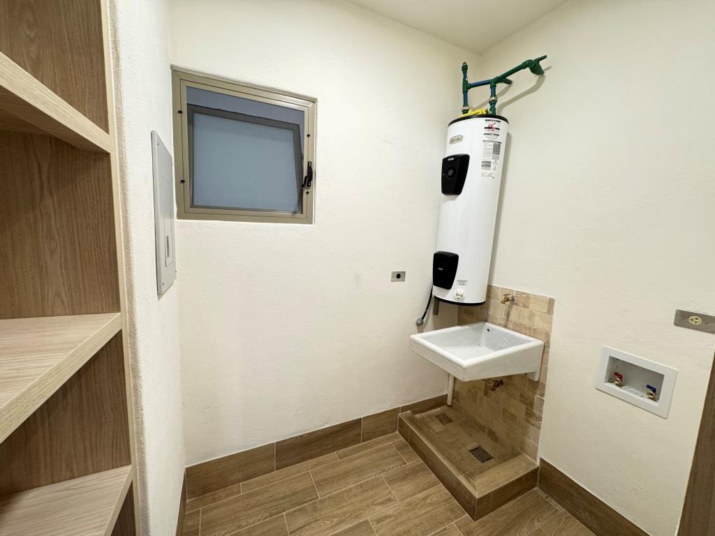 Departamentos nuevos, a una cuadra de Colosio. 