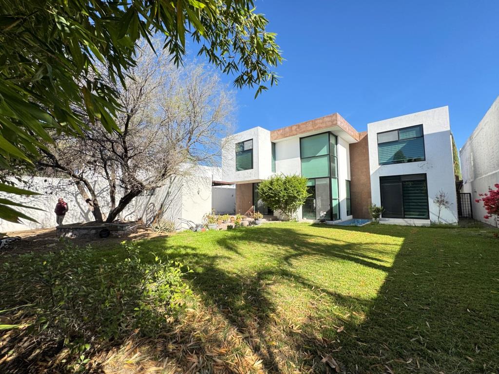 Casa en uno de los Fracc. mas exclusivos de la zona Poniente