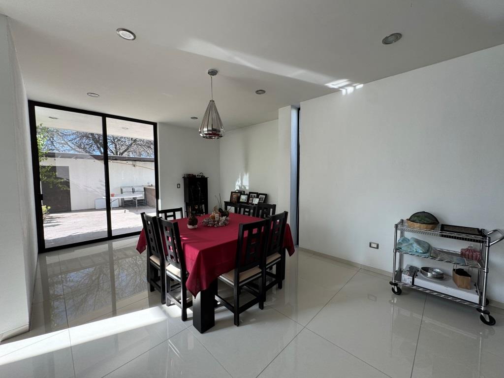 Casa en uno de los Fracc. mas exclusivos de la zona Poniente