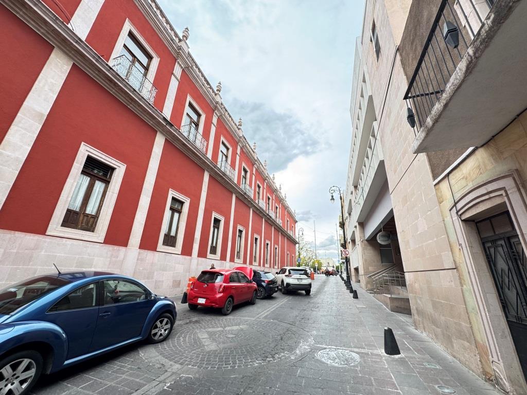 Finca céntrica a un costado de Palacio de Gobierno