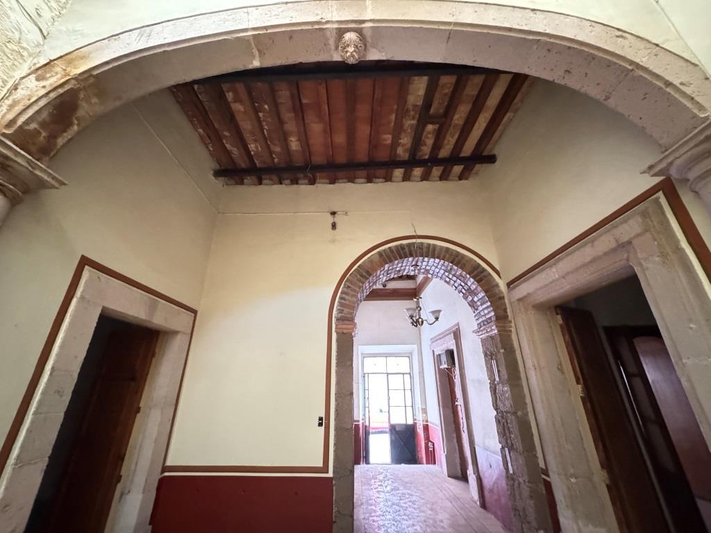 Finca céntrica a un costado de Palacio de Gobierno