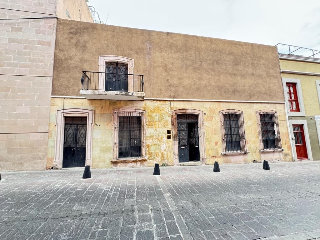 Finca céntrica a un costado de Palacio de Gobierno