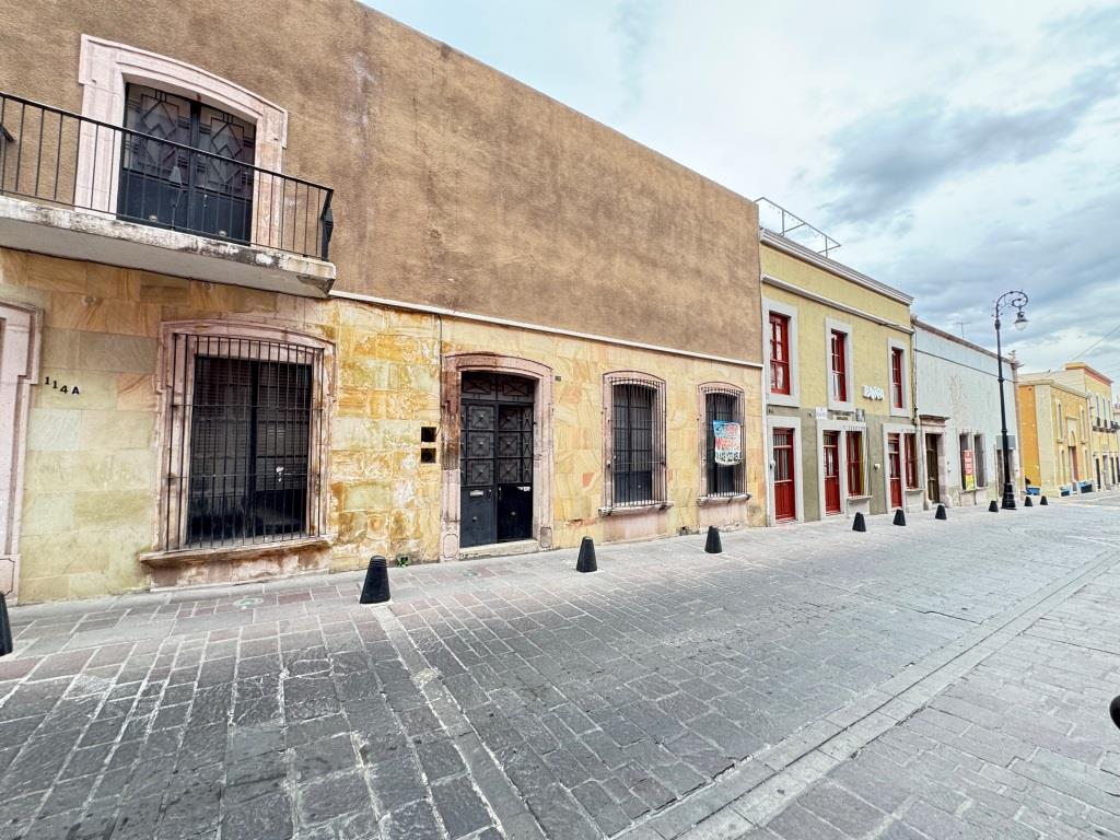 Finca céntrica a un costado de Palacio de Gobierno