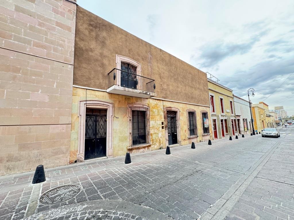 Finca céntrica a un costado de Palacio de Gobierno