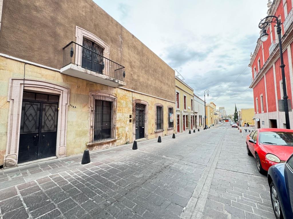 Finca céntrica a un costado de Palacio de Gobierno