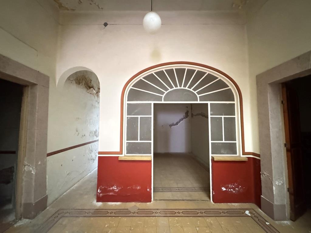 Finca céntrica a un costado de Palacio de Gobierno