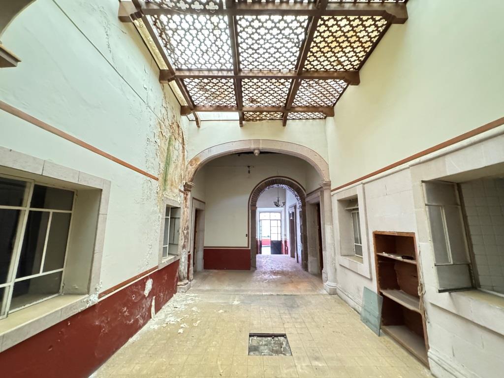 Finca céntrica a un costado de Palacio de Gobierno