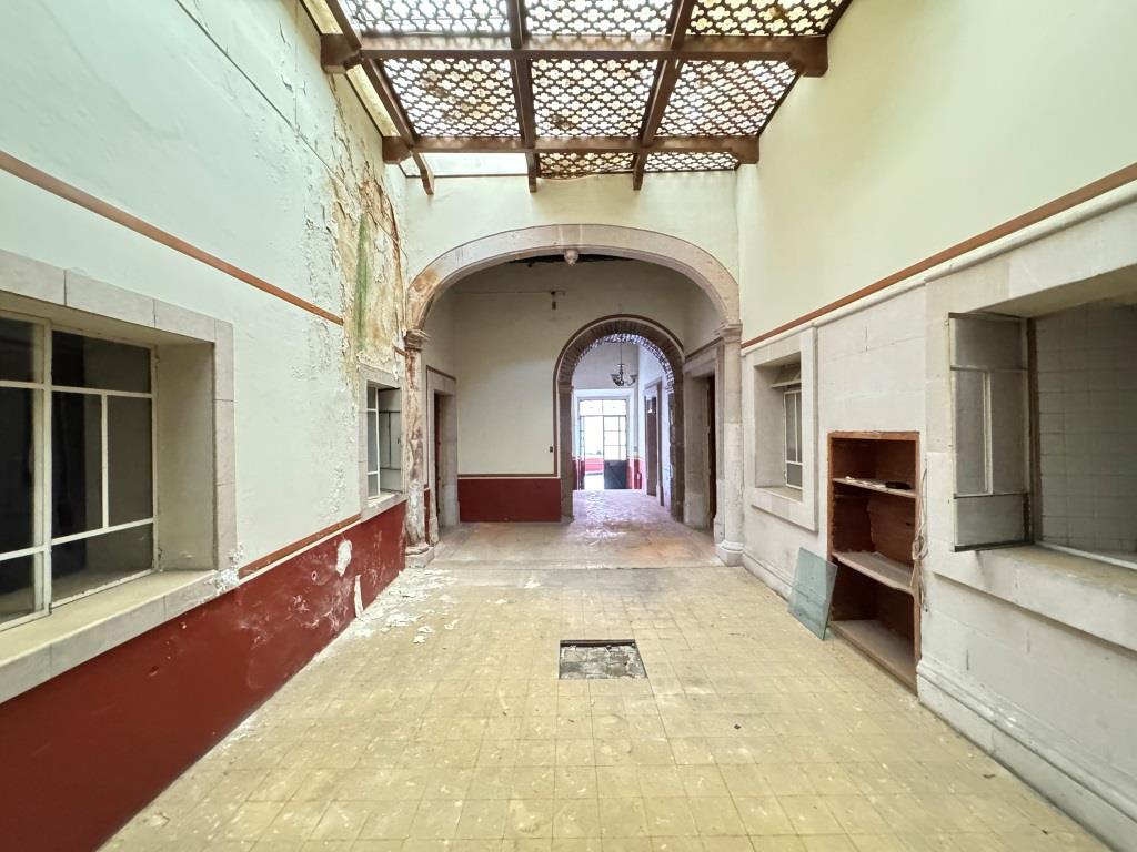 Finca céntrica a un costado de Palacio de Gobierno