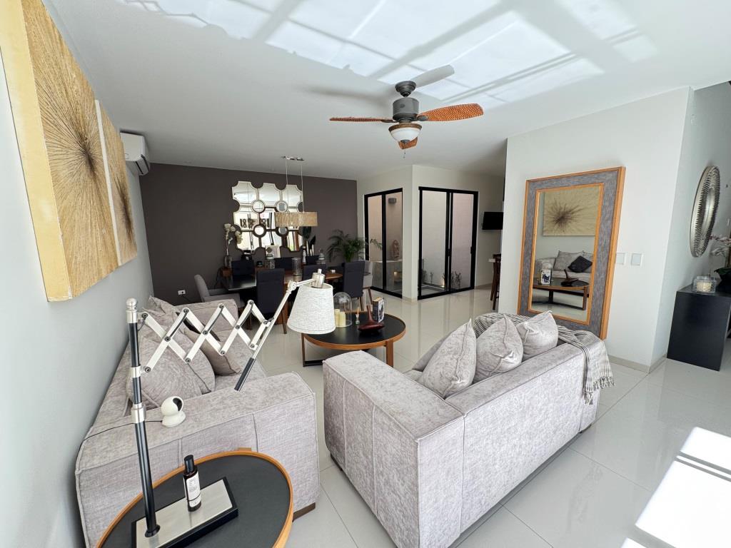 Casa con excelentes acabados, zona norte.