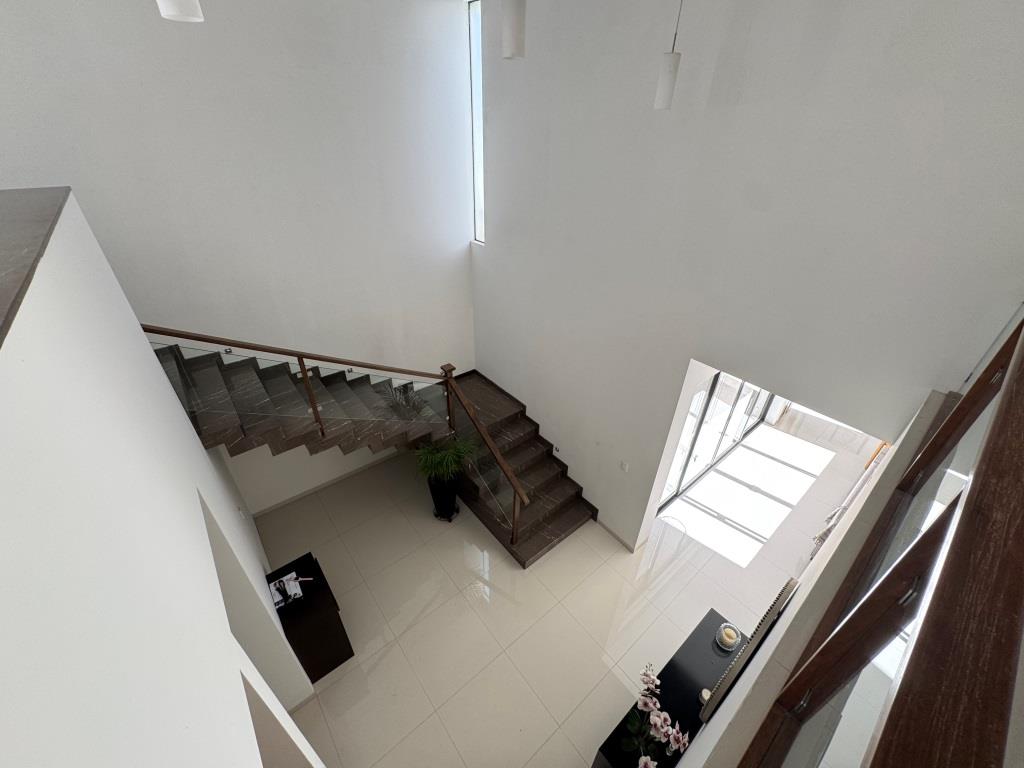 Casa con excelentes acabados, zona norte.