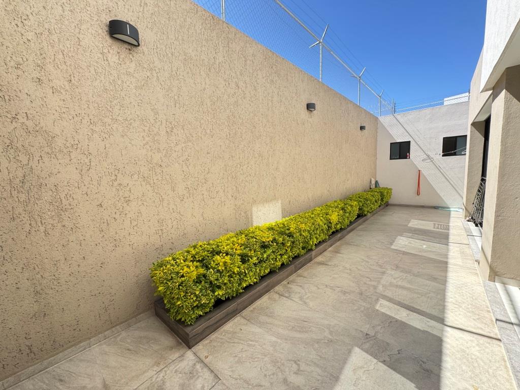 Casa con excelentes acabados, zona norte.
