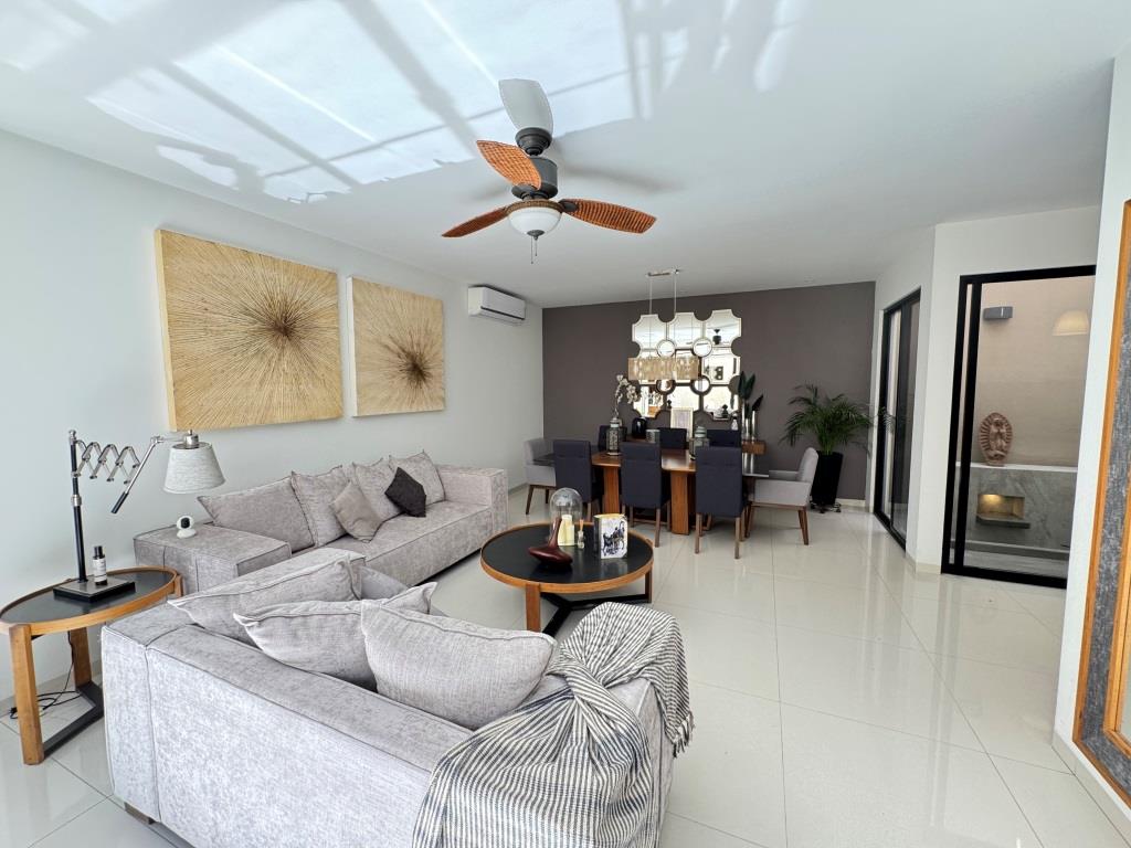 Casa con excelentes acabados, zona norte.
