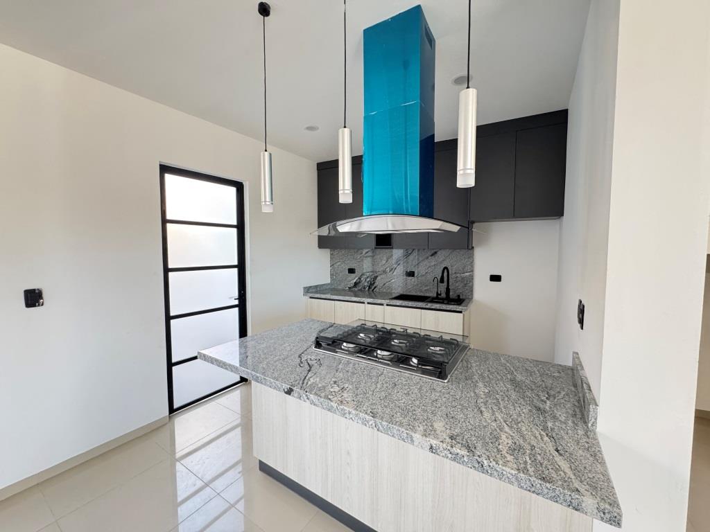 Casa nueva, zona norte, acceso controlado