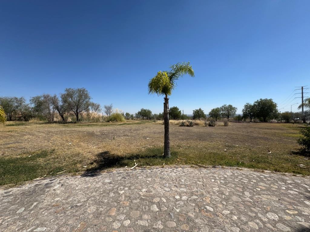 Terreno comercial - habitacional - servicios - zona en plena plusvalia.