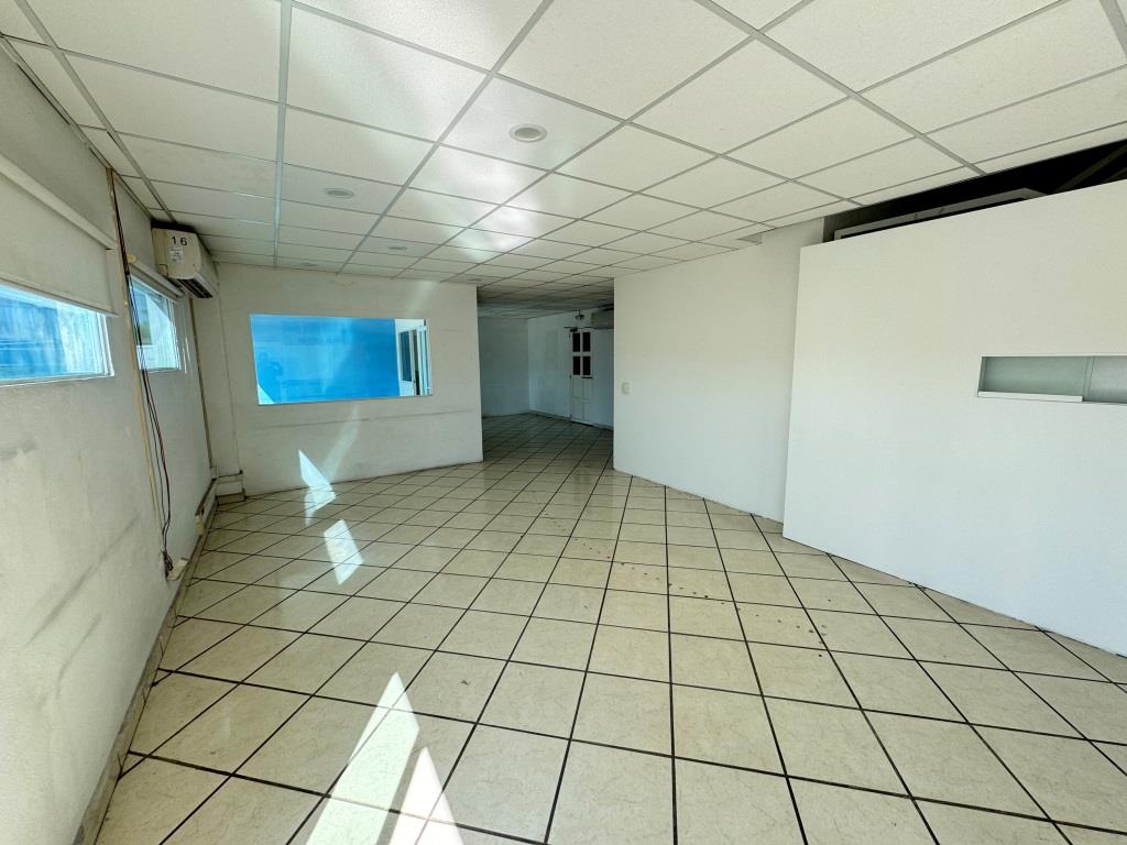 Oficinas dentro de PIVA con amplio estacionamientoi
