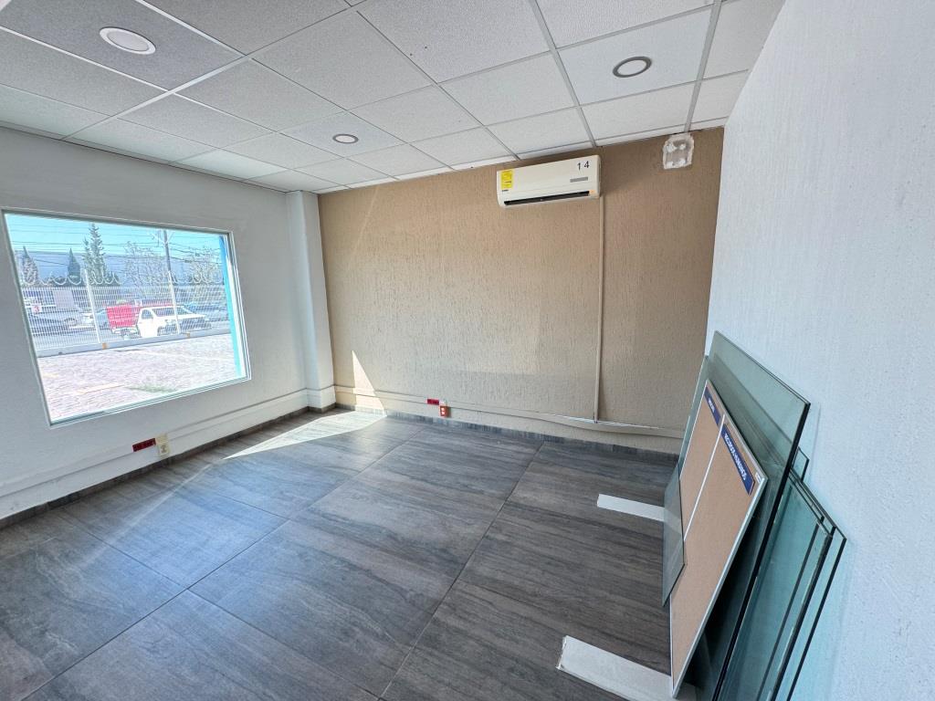 Oficinas dentro de PIVA con amplio estacionamientoi