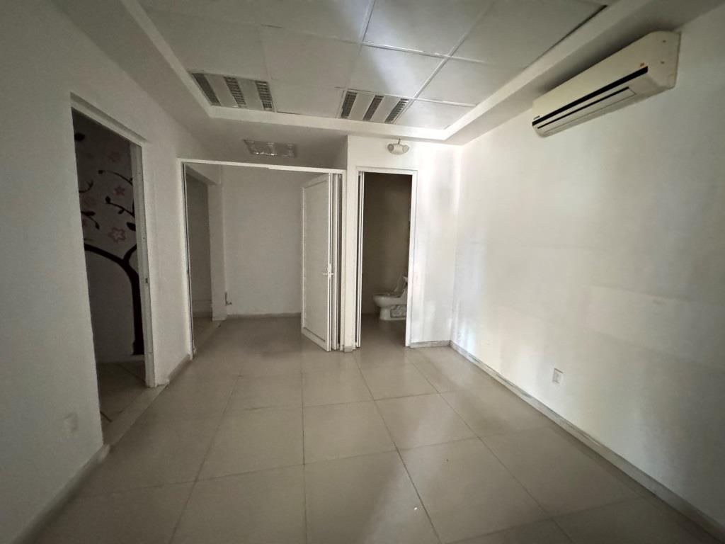 Oficinas dentro de PIVA con amplio estacionamientoi