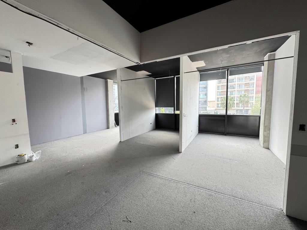 Oficinas dentro de edificio ejecutivo 