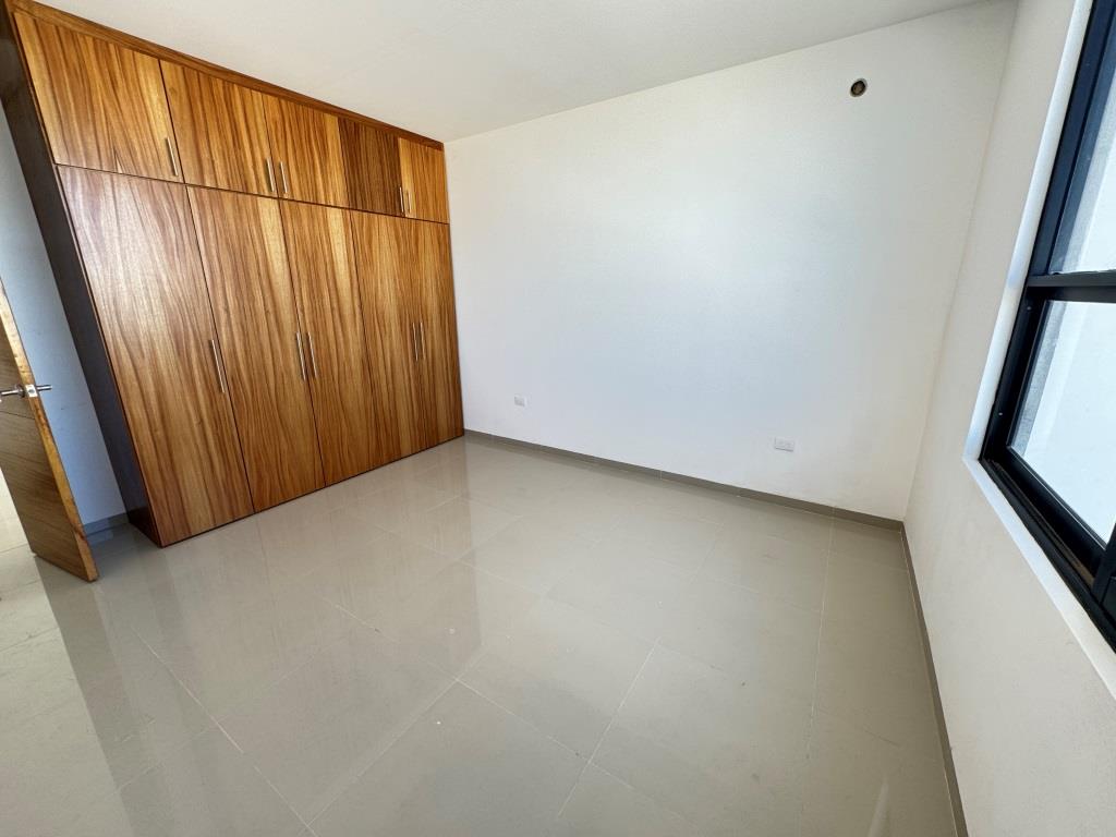 Casa dentro de Fracc. con casa club