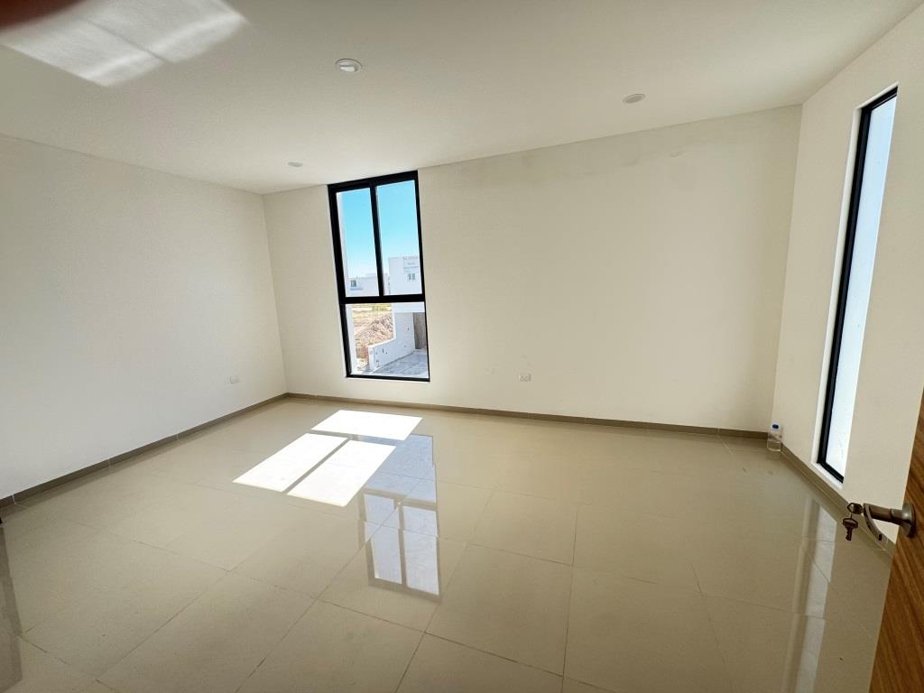 Casa dentro de Fracc. con casa club