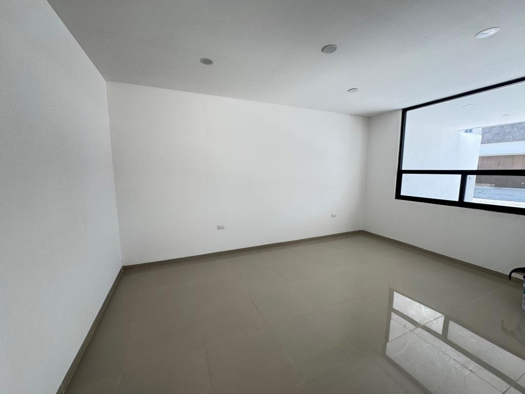 Casa dentro de Fracc. con casa club