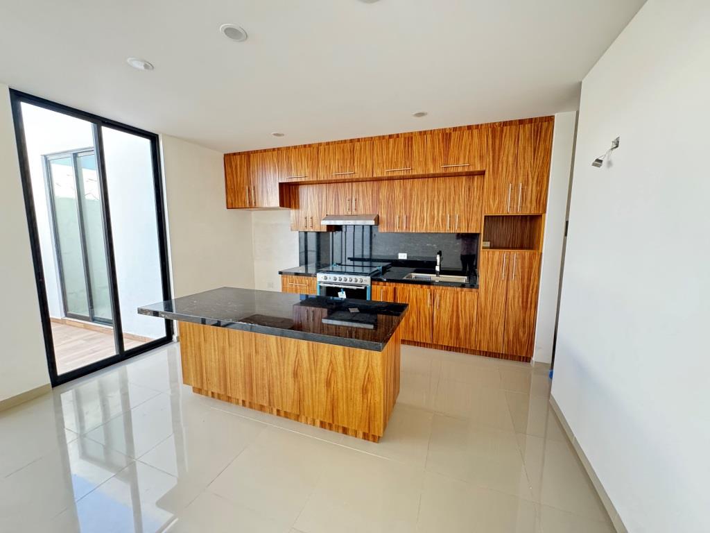 Casa dentro de Fracc. con casa club