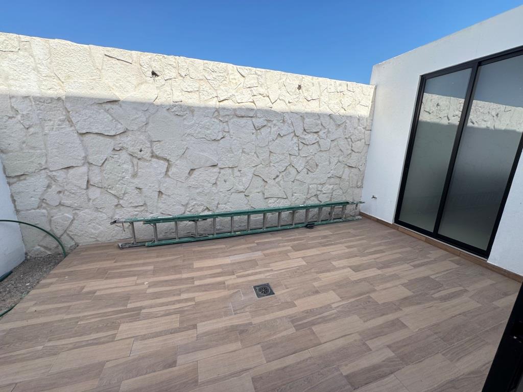 Casa dentro de Fracc. con casa club