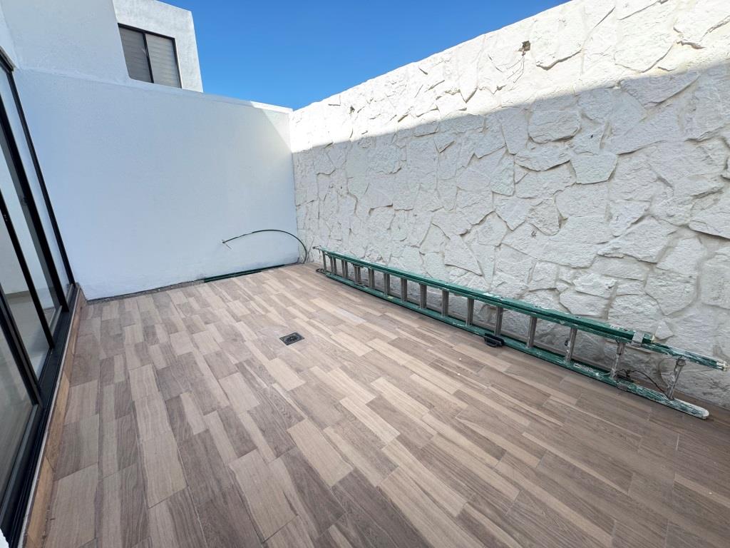 Casa dentro de Fracc. con casa club