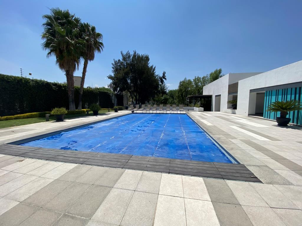 Casa dentro de exclusivo Fracc. zona norte