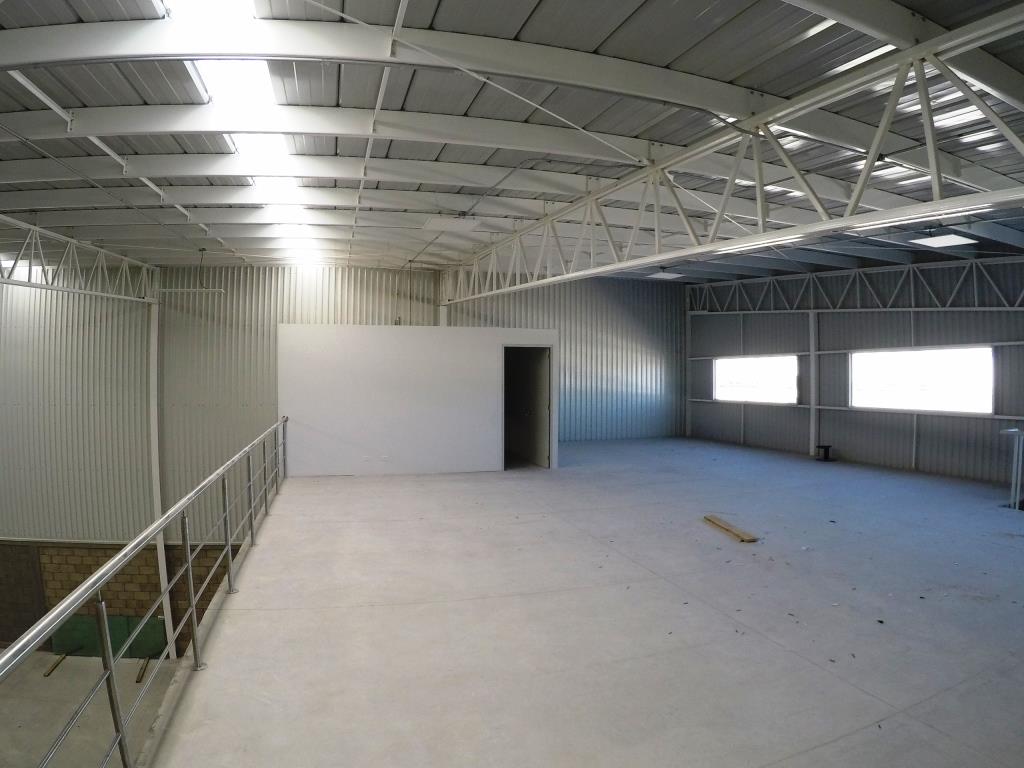 Nave industrial 435m2+mezanine