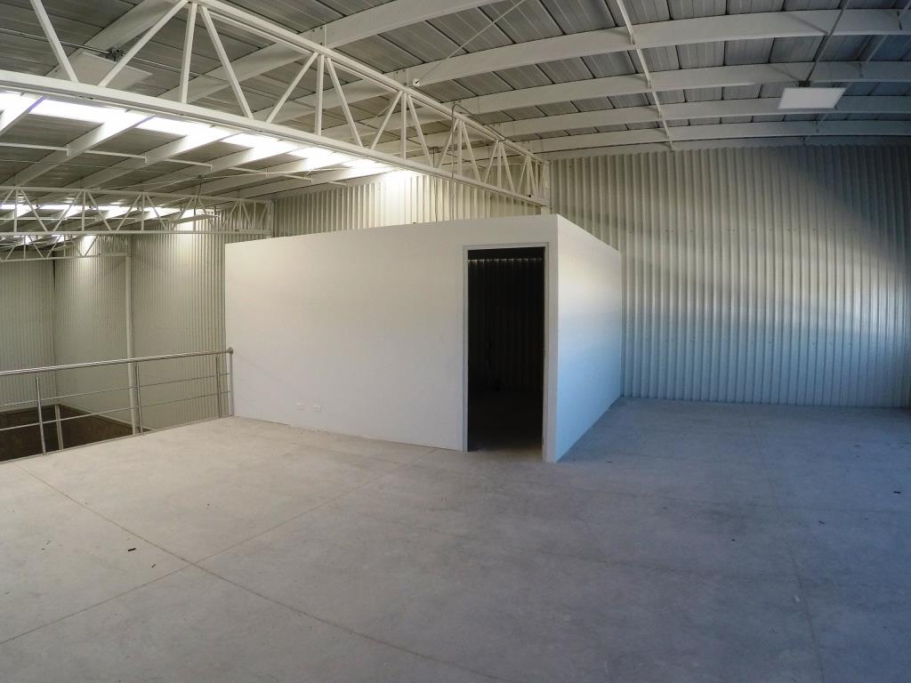 Nave industrial 435m2+mezanine