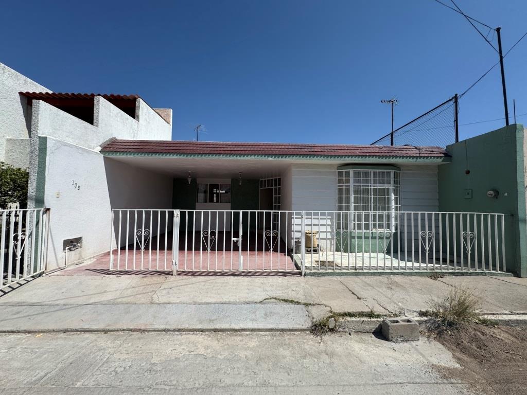 Casa una sola planta excelente ubicación. 