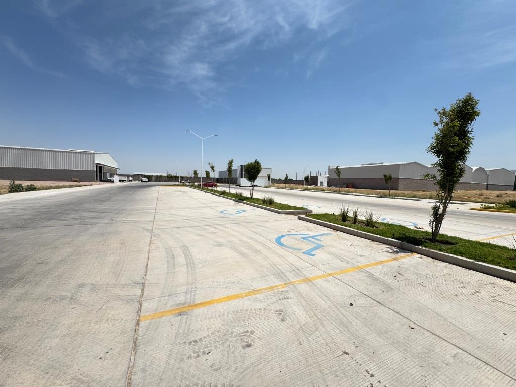 Nave industrial en parque con acceso controlado 564m2