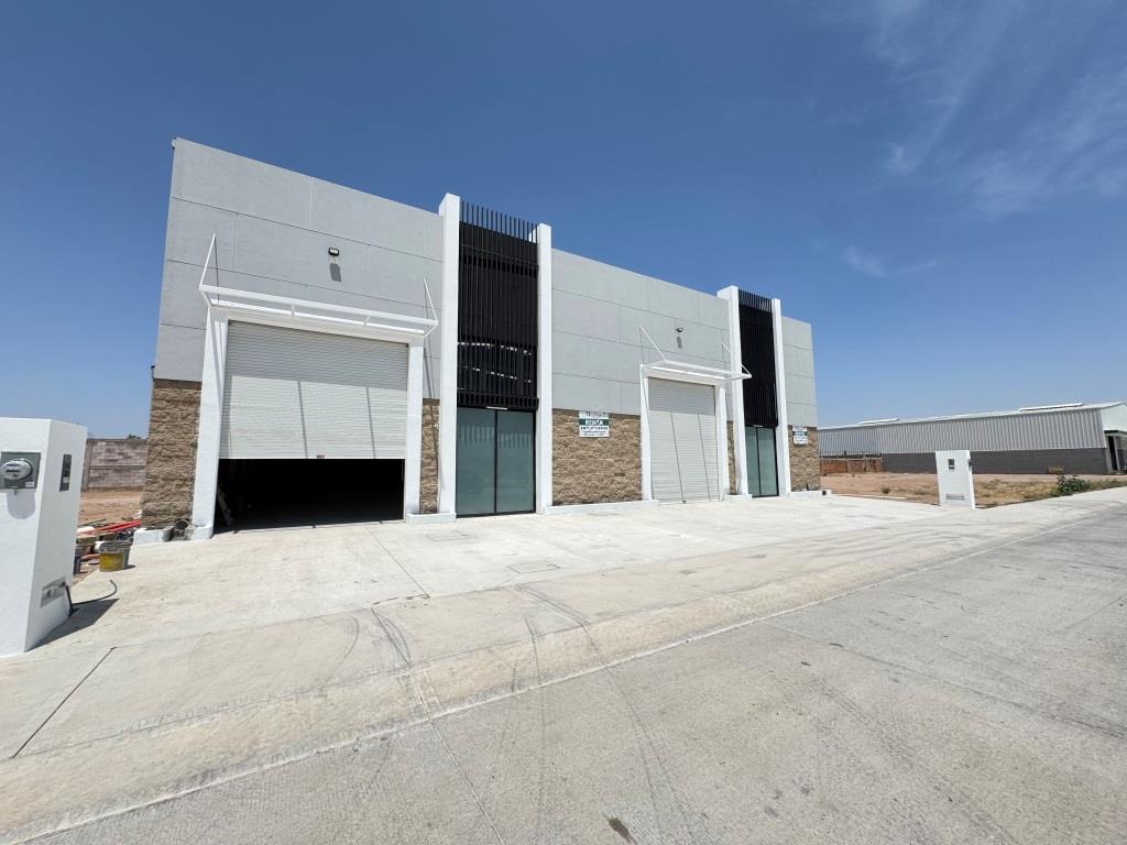 Nave industrial en parque con acceso controlado 564m2