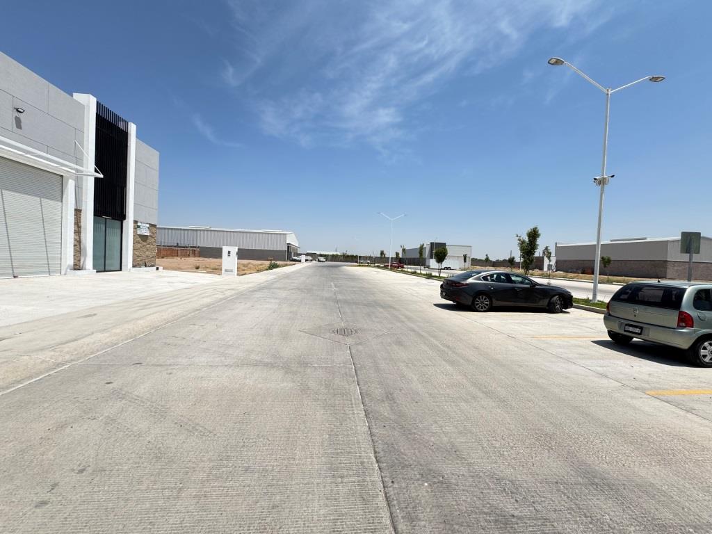 Nave industrial en parque con acceso controlado 564m2