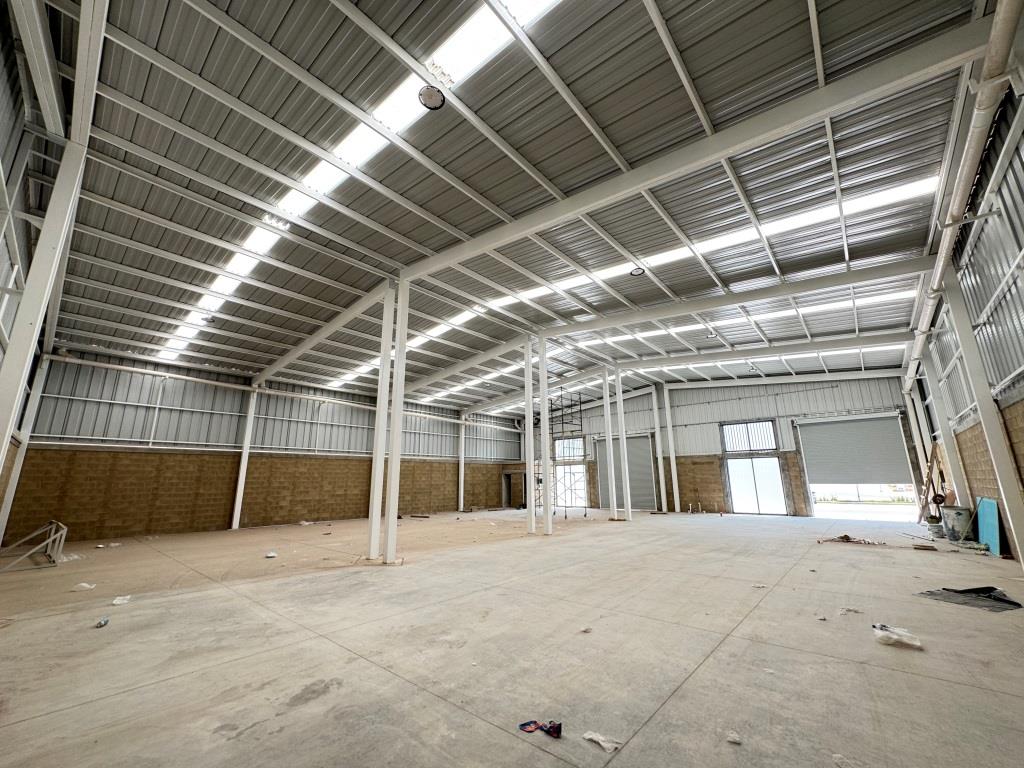 Nave industrial en parque con acceso controlado 564m2
