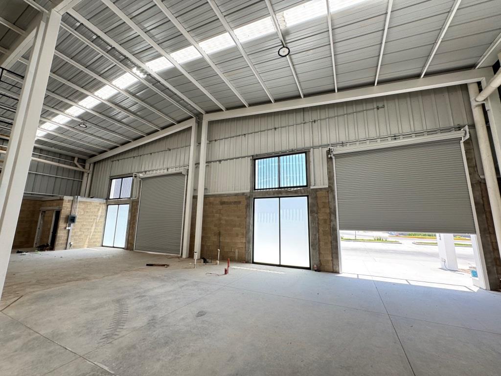 Nave industrial en parque con acceso controlado 564m2