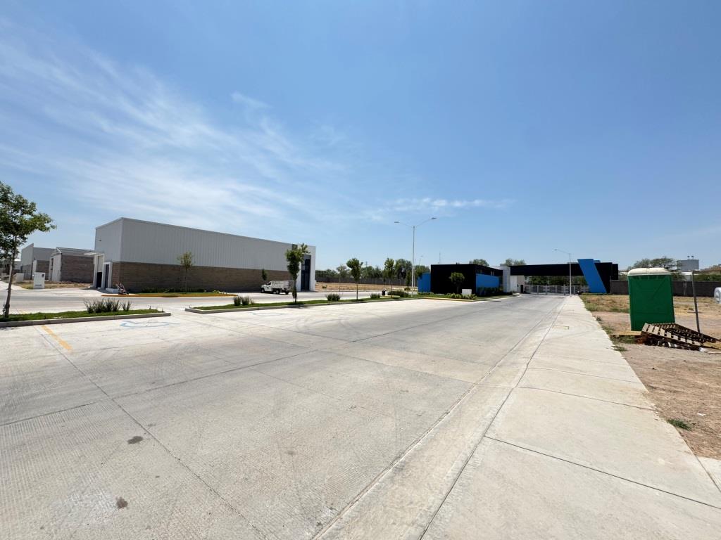 Nave industrial en parque con acceso controlado 564m2