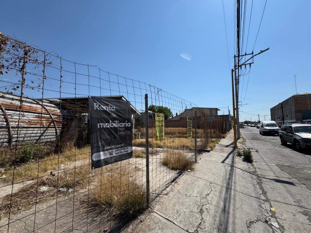 Terreno comercial en esquina.