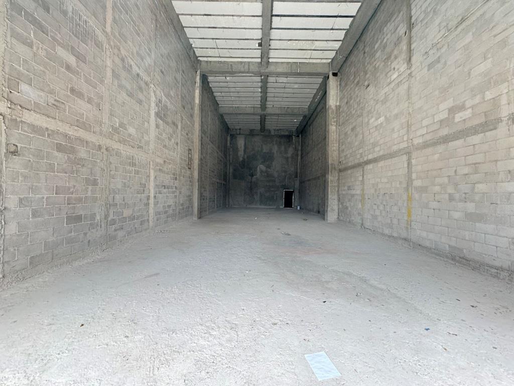 Local comercial dentro de Plaza, 224m2