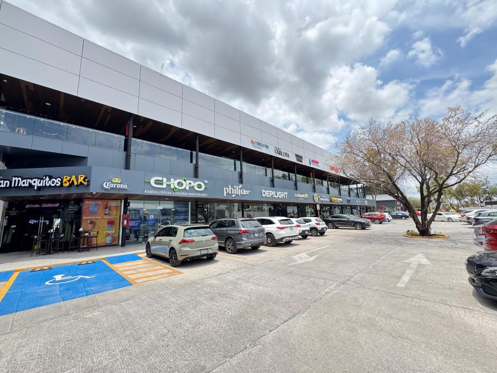 Local comercial dentro de Plaza, 224m2