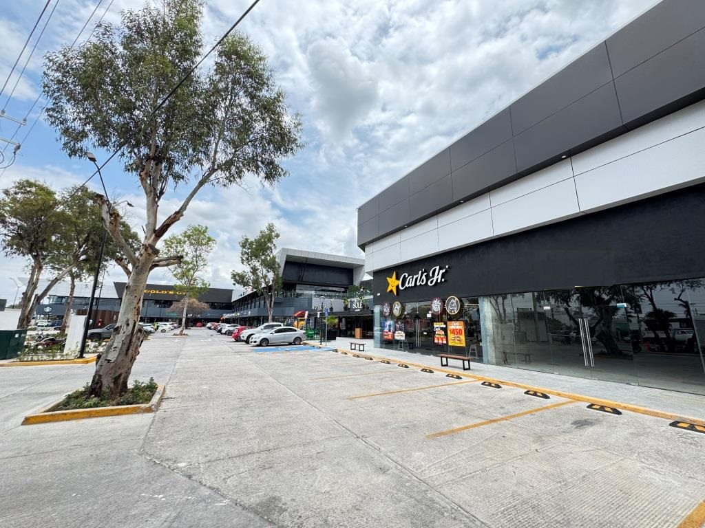 Local comercial dentro de Plaza, 224m2