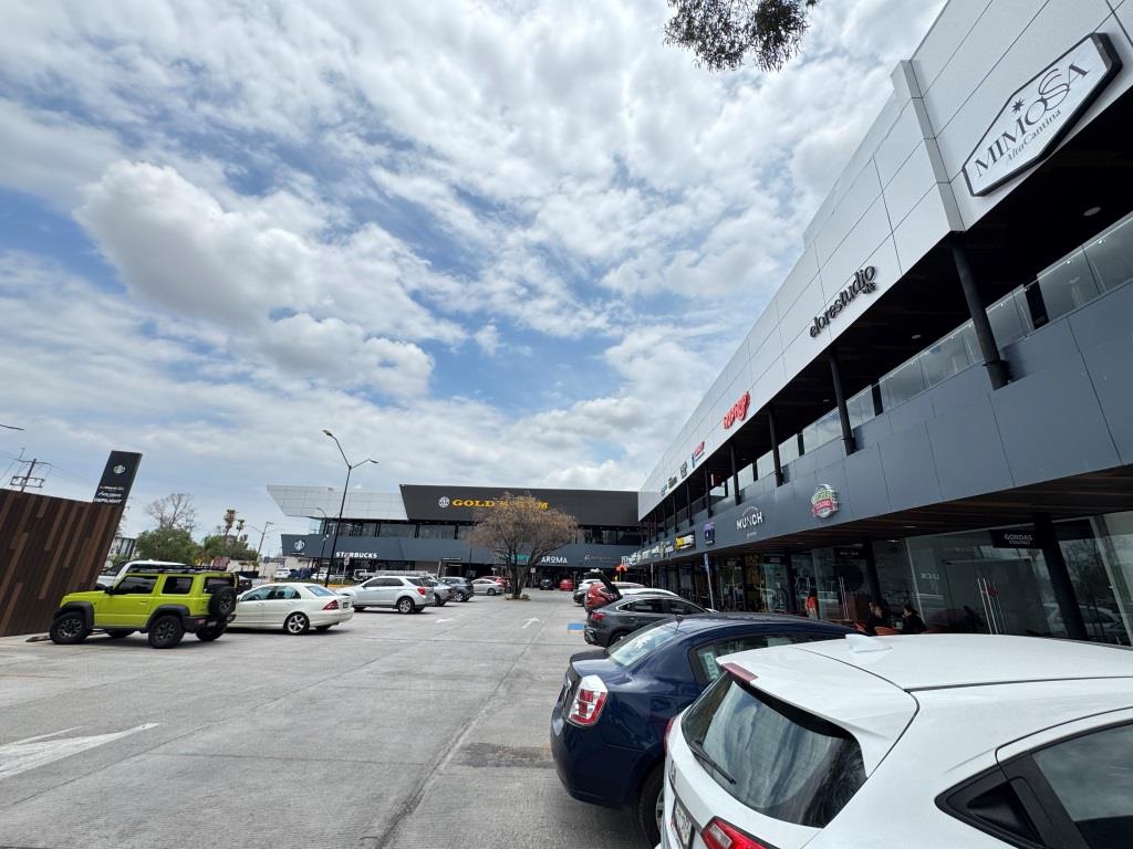 Local comercial dentro de Plaza, 224m2
